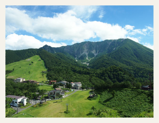 A town replete with sightseeing spots at the foot of the famous Daisen